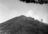 Stromboli, colonna di cenere espulsa dai crateri sommitali v...