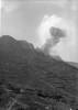 Stromboli, colonna di cenere espulsa dai crateri sommitali v...