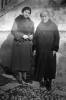 Due donne: a destra Maria Celeste Ponte, figlia del nonno di...